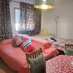 Cozy Private Room Quiet Lisbon Easy Transport Great Value Δωμάτια σε οικογενειακή κατοικία *
