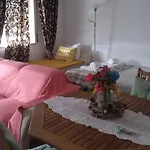 Cozy Private Room Quiet Lisbon Easy Transport Great Value Δωμάτια σε οικογενειακή κατοικία Lisboa