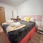 Δωμάτια σε οικογενειακή κατοικία Cozy Private Room Quiet Lisbon Easy Transport Great Value Lisboa