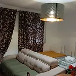Cozy Private Room Quiet Lisbon Easy Transport Great Value בית אירוח *