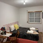 בית אירוח Cozy Private Room Quiet Lisbon Easy Transport Great Value ליסבון
