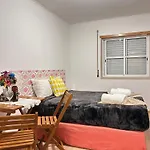 Cozy Private Room Quiet Lisbon Easy Transport Great Value * ליסבון