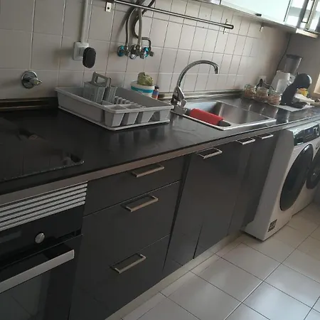 Δωμάτια σε οικογενειακή κατοικία Singh Leite Room&apartament Lisboa