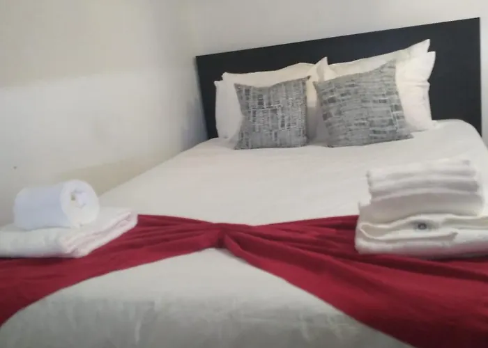 בית אירוח Singh Leite Family Pt *